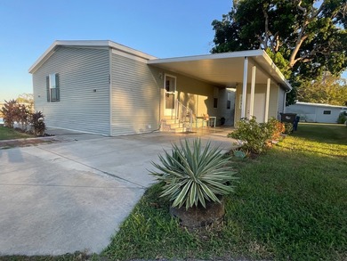 Stunning 3-Bedroom, 2-Bath Home with Lake View in Colony Cove - - photo 3