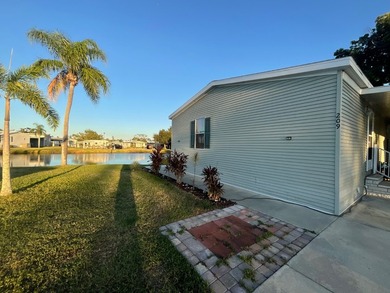 Stunning 3-Bedroom, 2-Bath Home with Lake View in Colony Cove - - photo 4