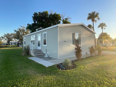 Stunning 3-Bedroom, 2-Bath Home with Lake View in Colony Cove - - photo 5