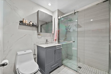 This stunning apartment presents a bright and comfortable living - photo 13