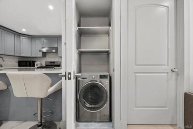 This stunning apartment presents a bright and comfortable living - photo 15