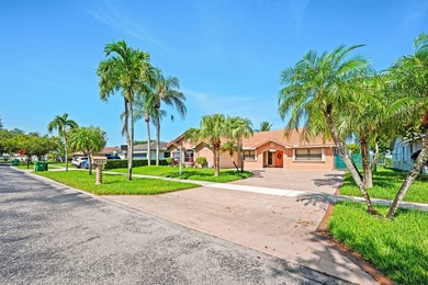Perfect quiet location, large screened patio, salt water heated - photo 2