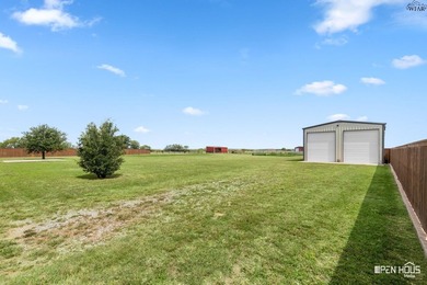 Spacious 4-bedroom, 3.5-bath luxury single-owner home situated - photo 36