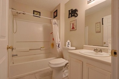 SHOWINGS AVAILABLE THIS WEEKEND! Welcome to this well-maintained - photo 11