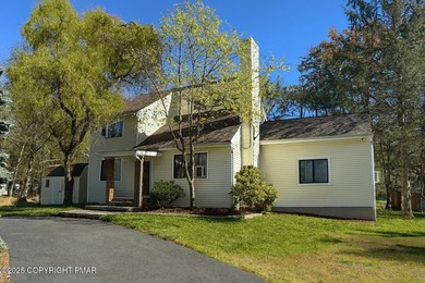 Lake Carobeth Home For Sale in Tobyhanna Pennsylvania