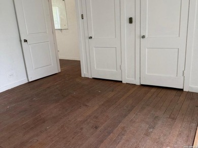 INVESTORS welcome - Still needs some TLC - New fresh interior - photo 11