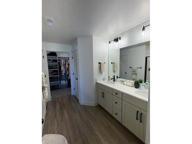 Experience the ideal mix of comfort and convenience in this - photo 11