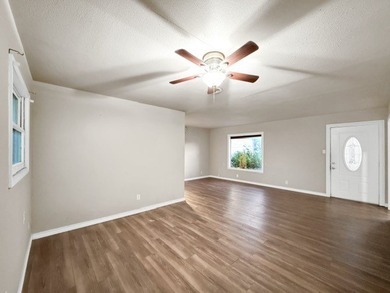 Just listed a perfect starter home or downsizing. This gem - photo 12