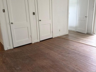 INVESTORS welcome - Still needs some TLC - New fresh interior - photo 12