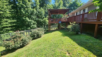 A Country Retreat near Dale Hollow Lake. Beautiful 3160 Sq. Foot - photo 15