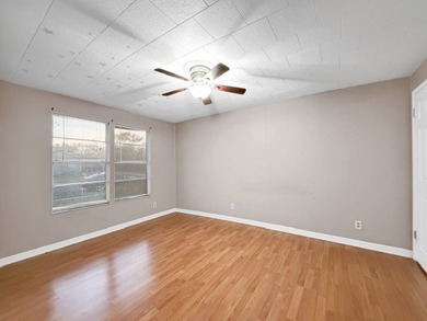 Just listed a perfect starter home or downsizing. This gem - photo 17