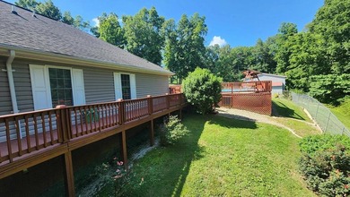 A Country Retreat near Dale Hollow Lake. Beautiful 3160 Sq. Foot - photo 17