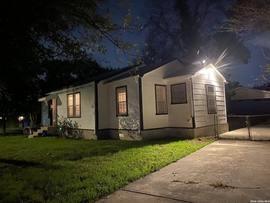 INVESTORS welcome - Still needs some TLC - New fresh interior - photo 18