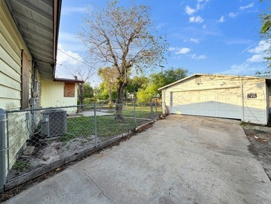 Just listed a perfect starter home or downsizing. This gem - photo 26