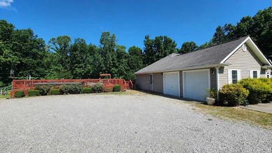 A Country Retreat near Dale Hollow Lake. Beautiful 3160 Sq. Foot - photo 36