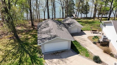 Enjoy the lake life in this 5+ bedroom (sleeps 15) 3 bath - photo 5