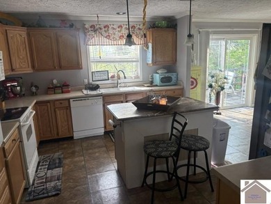 This 3BR, 2 BA Manufactured home sits on a permanent foundation - photo 6