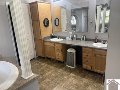 This 3BR, 2 BA Manufactured home sits on a permanent foundation - photo 8