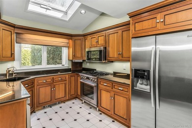 Welcome to this beautifully maintained brick Center Hall - photo 11