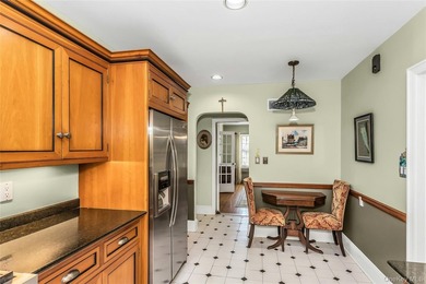Welcome to this beautifully maintained brick Center Hall - photo 12