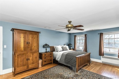 Welcome to this beautifully maintained brick Center Hall - photo 17