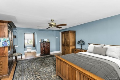 Welcome to this beautifully maintained brick Center Hall - photo 18