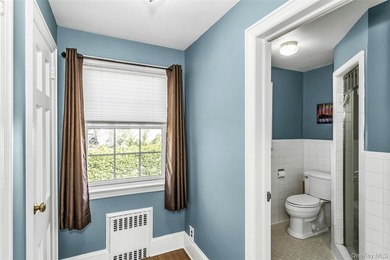 Welcome to this beautifully maintained brick Center Hall - photo 20