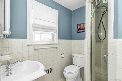 Welcome to this beautifully maintained brick Center Hall - photo 21