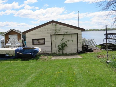 Beautifully remodeled 1 1/2 story home situated on 50 feet of - photo 25