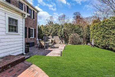 Welcome to this beautifully maintained brick Center Hall - photo 27