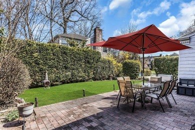 Welcome to this beautifully maintained brick Center Hall - photo 28
