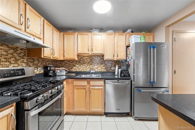 JUST LISTED! MOVE-IN READY 2 BEDROOM, 1 BATH CONDO IN BRONX NY - photo 6