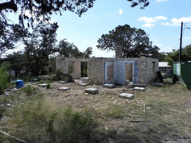 Lovely deep waterfront lake house with room to spread on 1.53 - photo 11