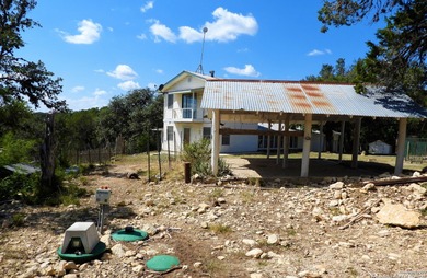 Lovely deep waterfront lake house with room to spread on 1.53 - photo 16