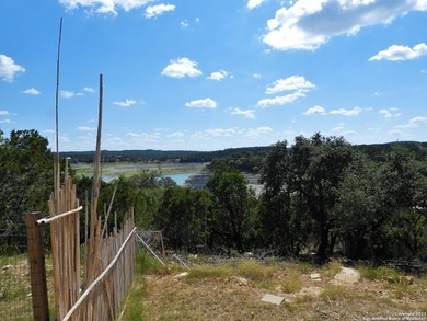 Lovely deep waterfront lake house with room to spread on 1.53 - photo 18