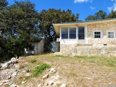 Lovely deep waterfront lake house with room to spread on 1.53 - photo 20