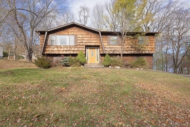 (private lake, pond, coastal) Home Sale Pending in Valley Cottage New York
