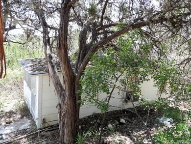 Lovely deep waterfront lake house with room to spread on 1.53 - photo 22