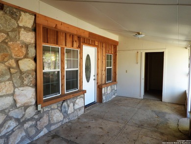 Lovely deep waterfront lake house with room to spread on 1.53 - photo 27