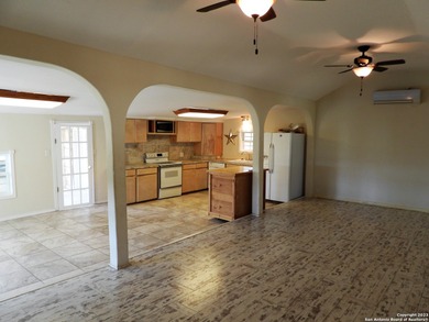 Lovely deep waterfront lake house with room to spread on 1.53 - photo 28