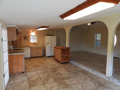 Lovely deep waterfront lake house with room to spread on 1.53 - photo 29