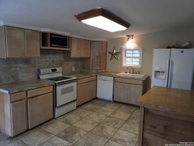 Lovely deep waterfront lake house with room to spread on 1.53 - photo 30