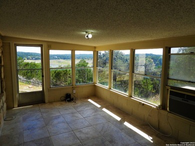 Lovely deep waterfront lake house with room to spread on 1.53 - photo 31