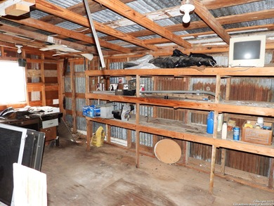 Lovely deep waterfront lake house with room to spread on 1.53 - photo 45
