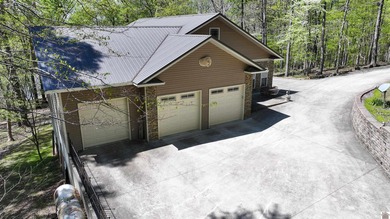 Welcome to 112 Lakeview Terrace, a completely private sanctuary - photo 2
