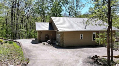 Welcome to 112 Lakeview Terrace, a completely private sanctuary - photo 3