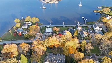 First time being offered is 21 Grove, an exquisite property - photo 5