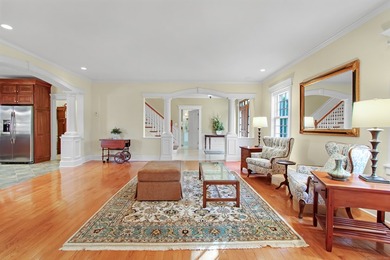 First time being offered is 21 Grove, an exquisite property - photo 10