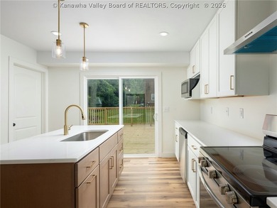 The one you've been waiting for! Beautifully renovated 5-bedroom - photo 12