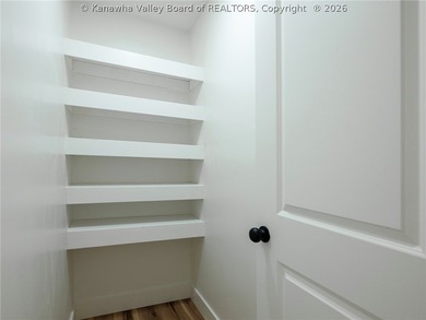 The one you've been waiting for! Beautifully renovated 5-bedroom - photo 13